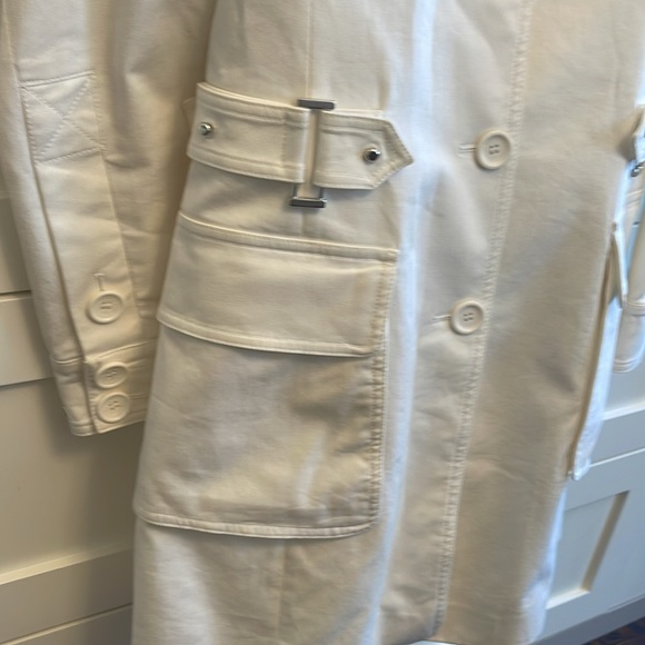 Beautiful Pinko White Trench coat! Size 6 Fitted comes with white belt. - Picture 3 of 5